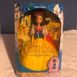 NIB Walt Disney SNOW WHITE 1992 Barbie Doll Vtg #7783-Box slightly damaged
